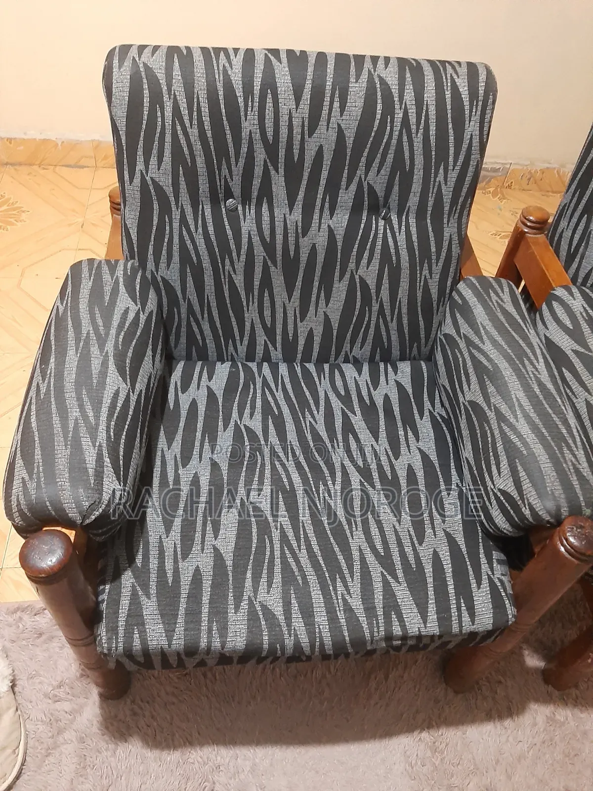 2 Seat Chairs