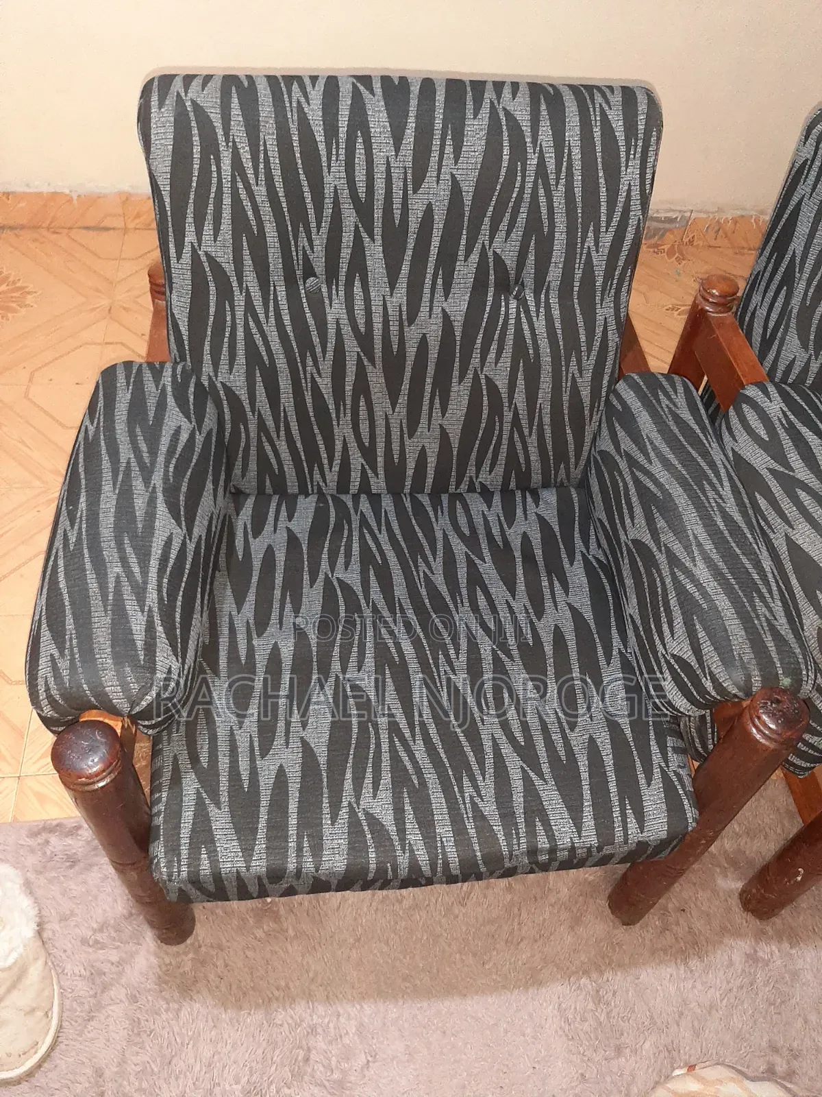 2 Seat Chairs