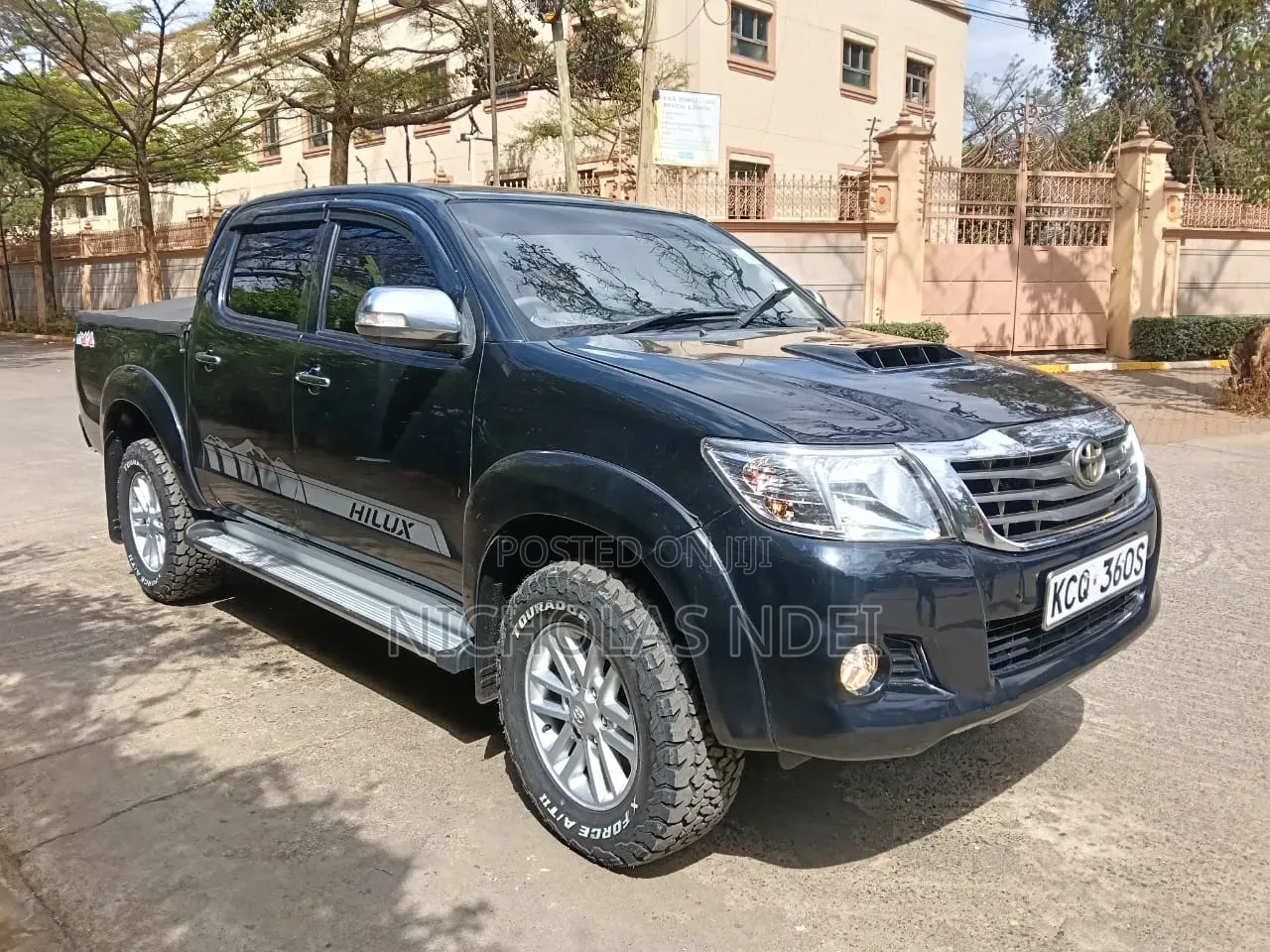 Toyota Hilux 2012 Black