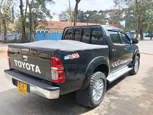 Toyota Hilux 2012 Black