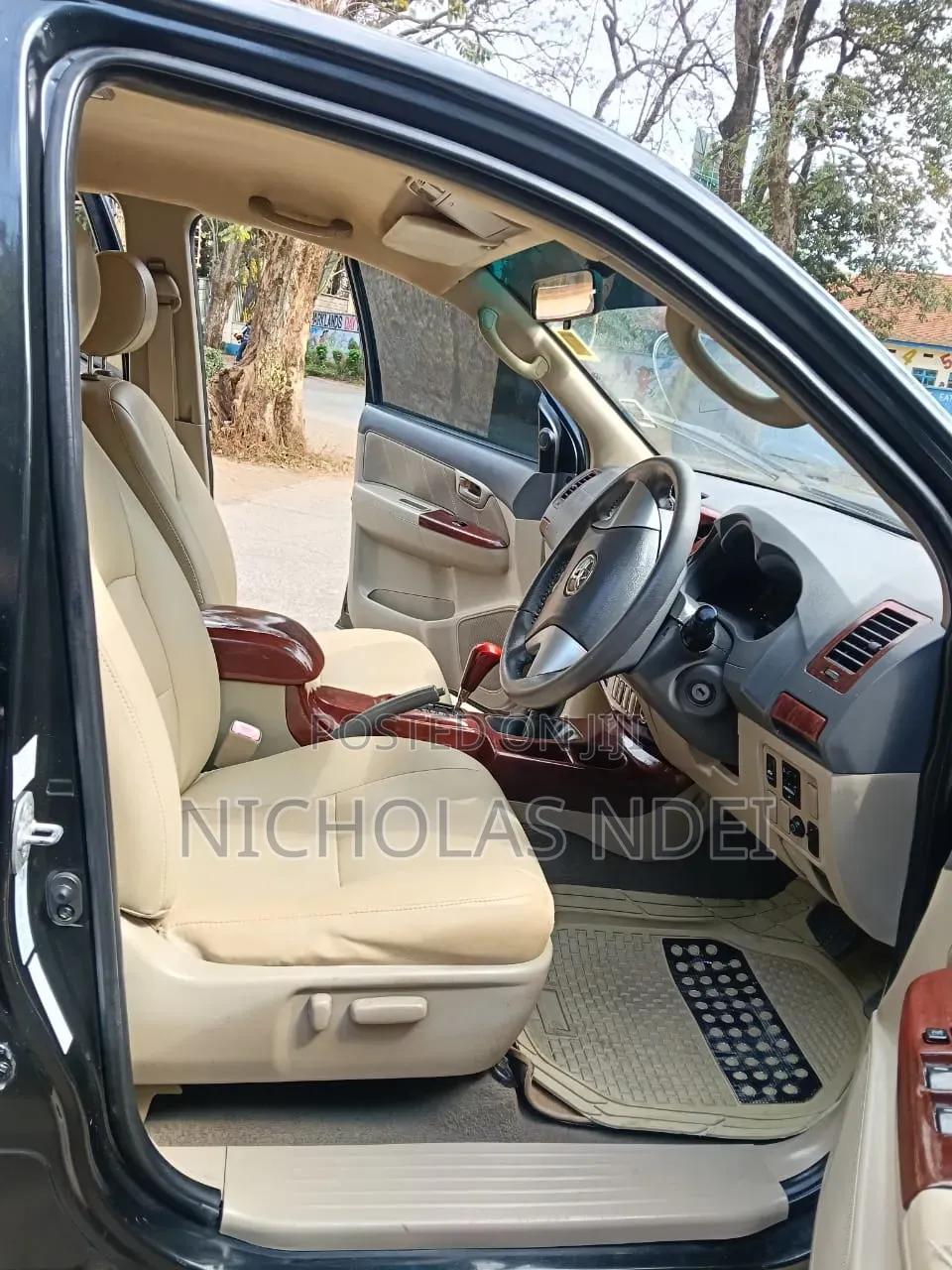 Toyota Hilux 2012 Black