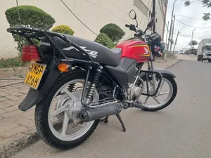 Honda CB 2025 Red