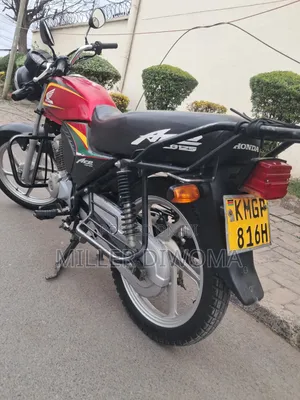 Honda CB 2025 Red