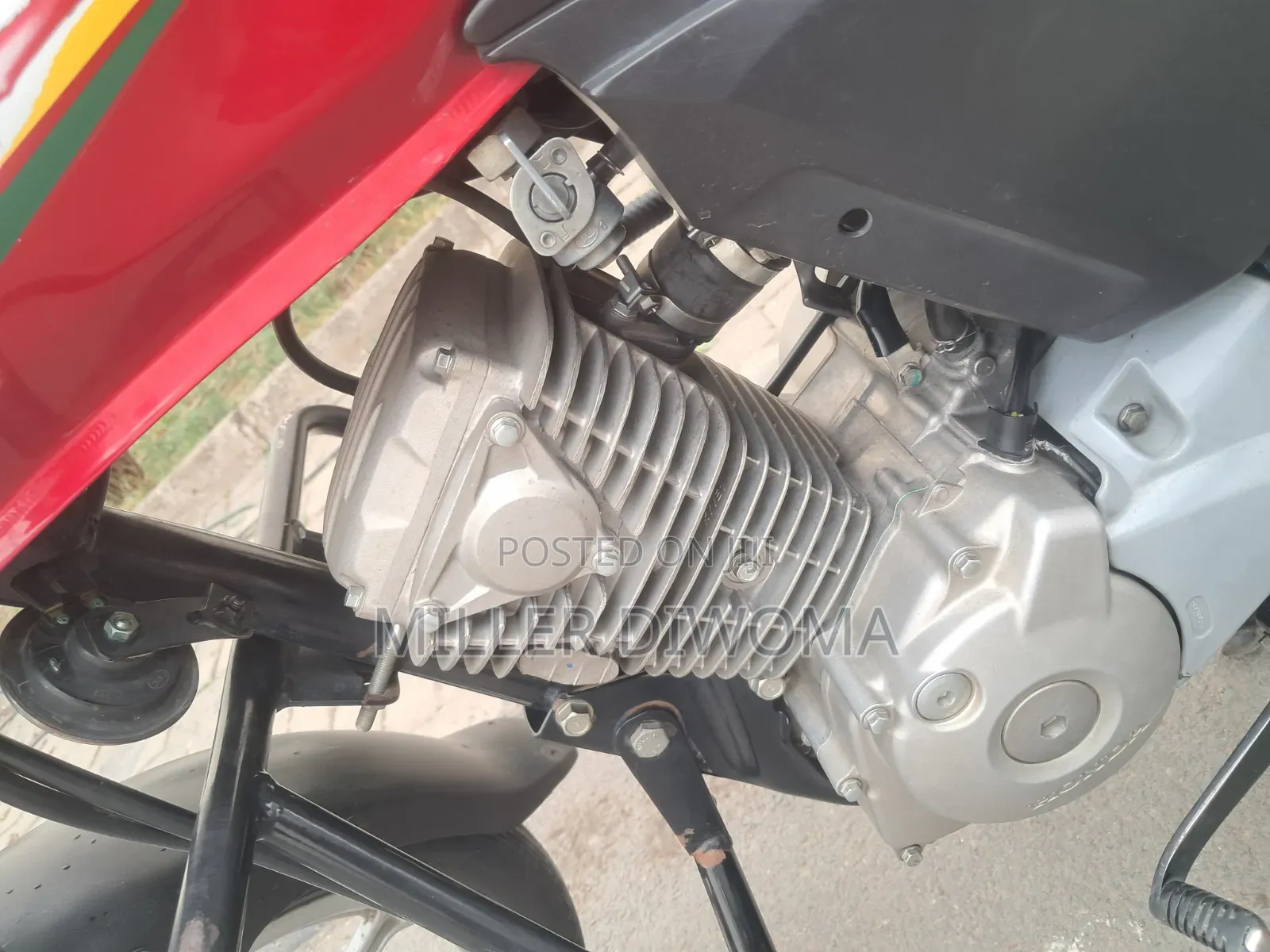 Honda CB 2025 Red