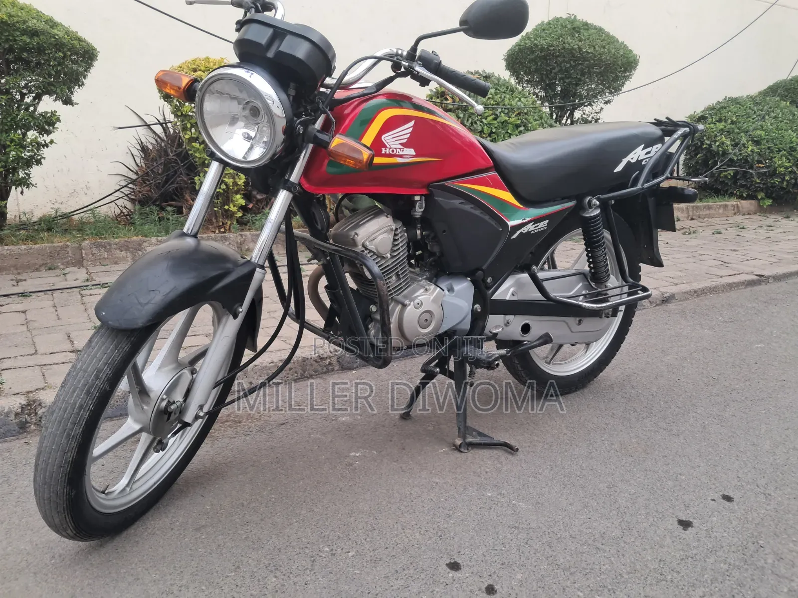 Honda CB 2025 Red