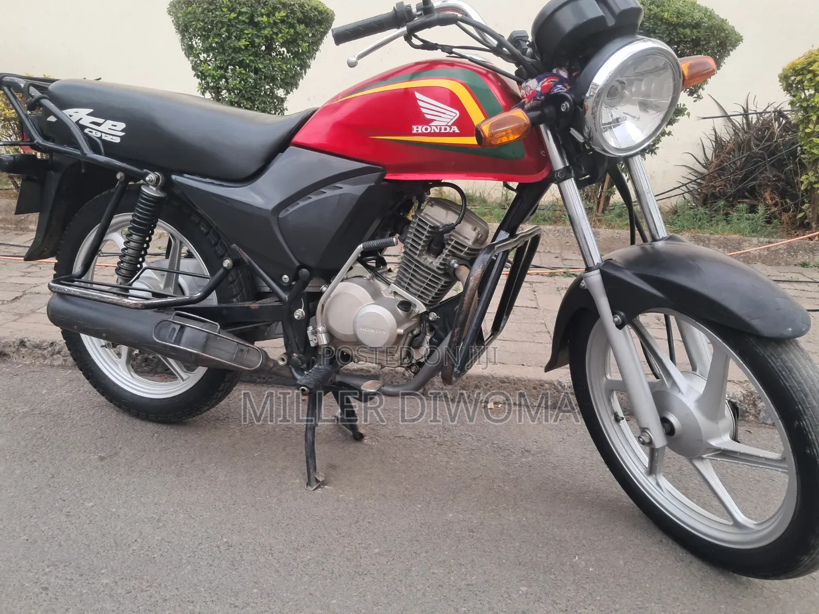Honda CB 2025 Red