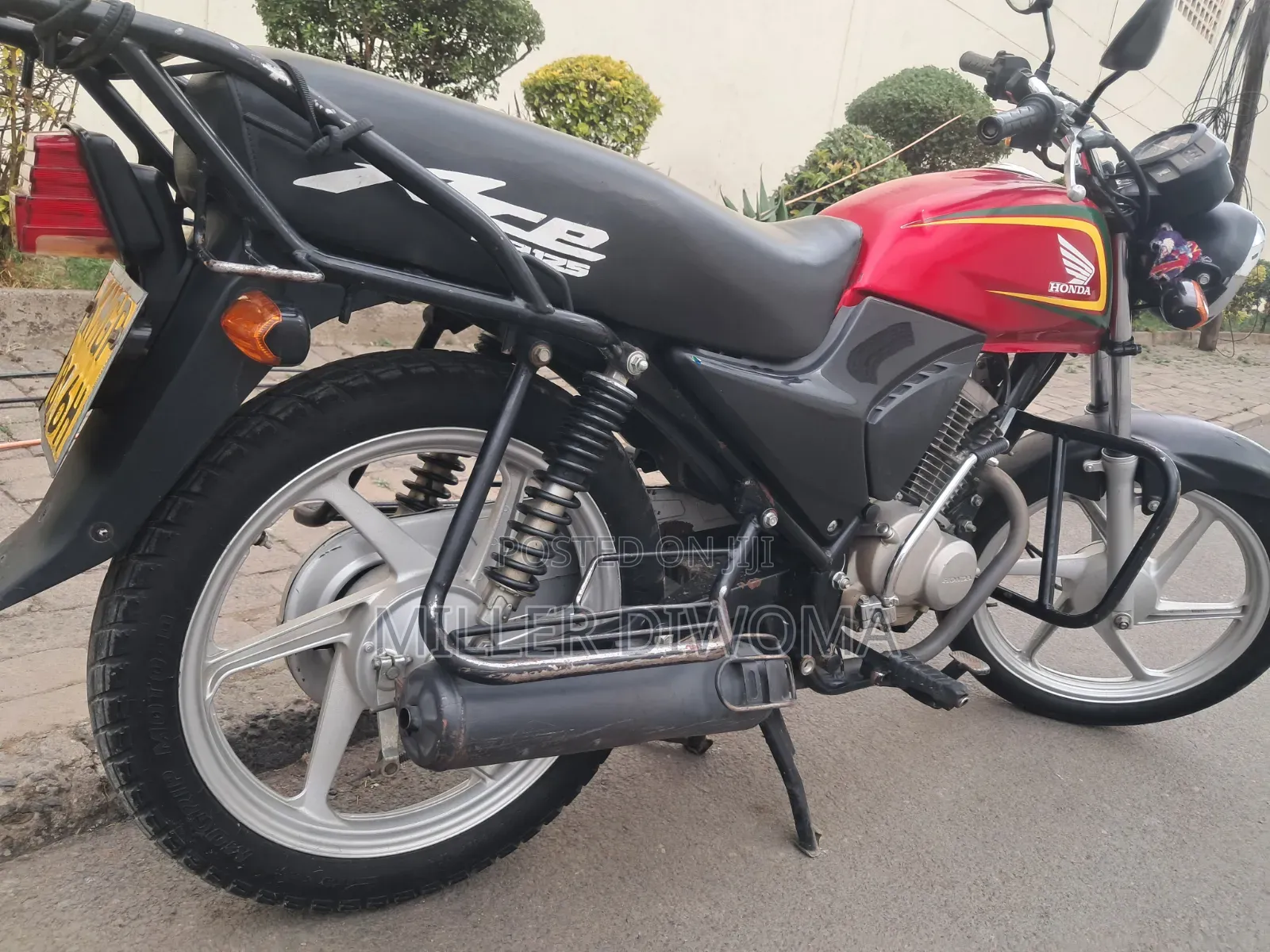Honda CB 2025 Red