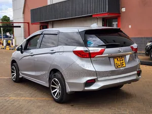 Honda Shuttle 1.5 Hybrid 2WD 2017 Silver