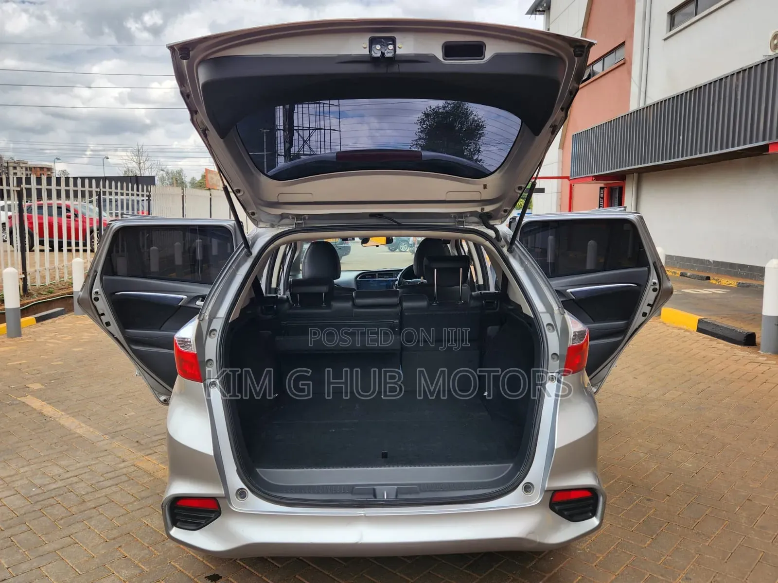 Honda Shuttle 1.5 Hybrid 2WD 2017 Silver
