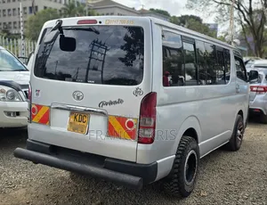 Toyota HiAce 2014 Silver