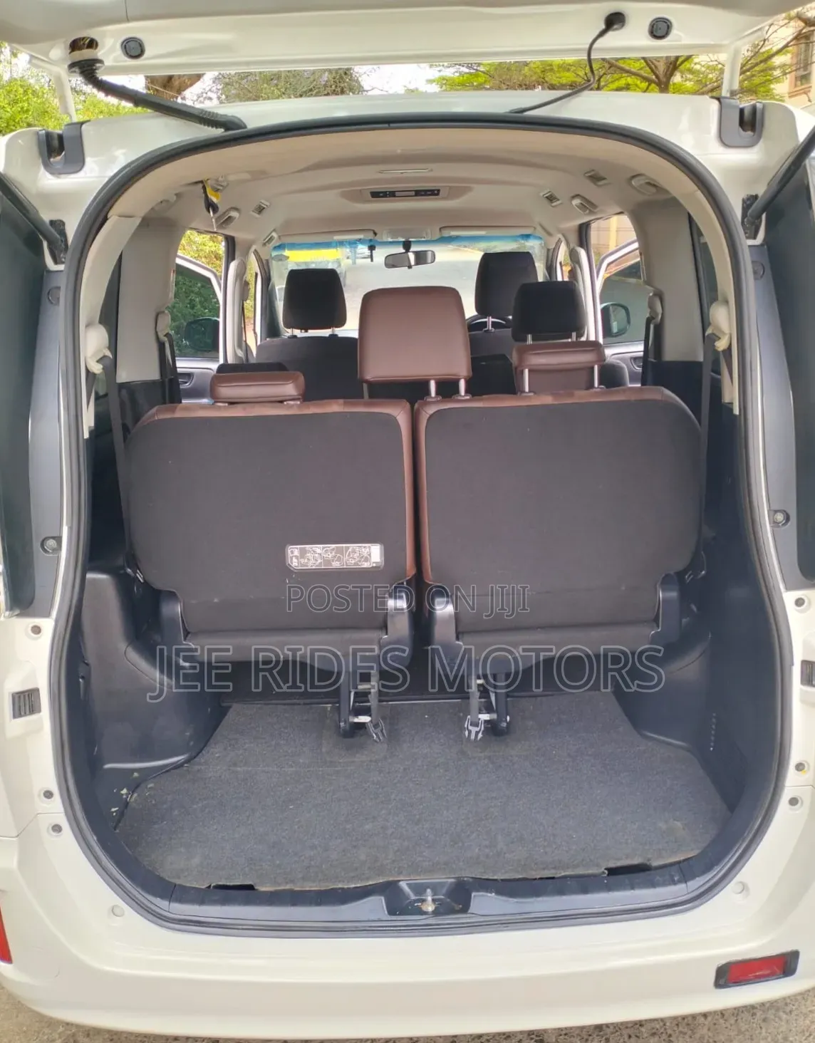 Toyota Voxy 2017 Ivory