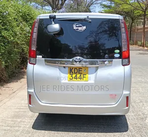 Toyota Noah 2015 Silver