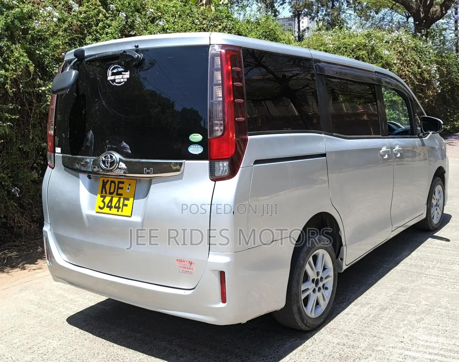 Toyota Noah 2015 Silver