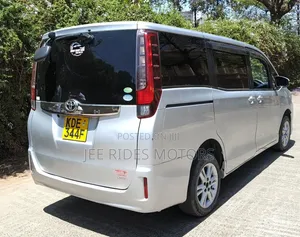 Toyota Noah 2015 Silver