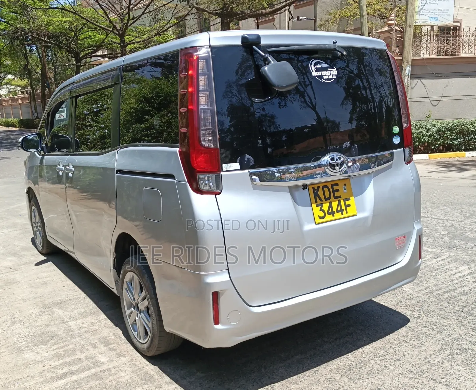 Toyota Noah 2015 Silver