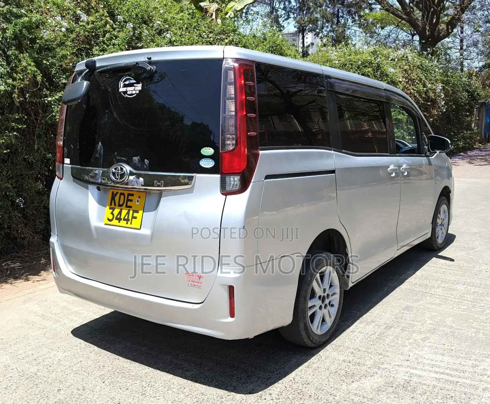 Toyota Noah 2015 Silver