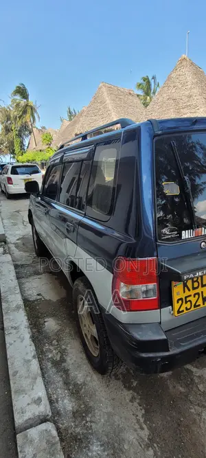 Mitsubishi Pajero 1999 Blue