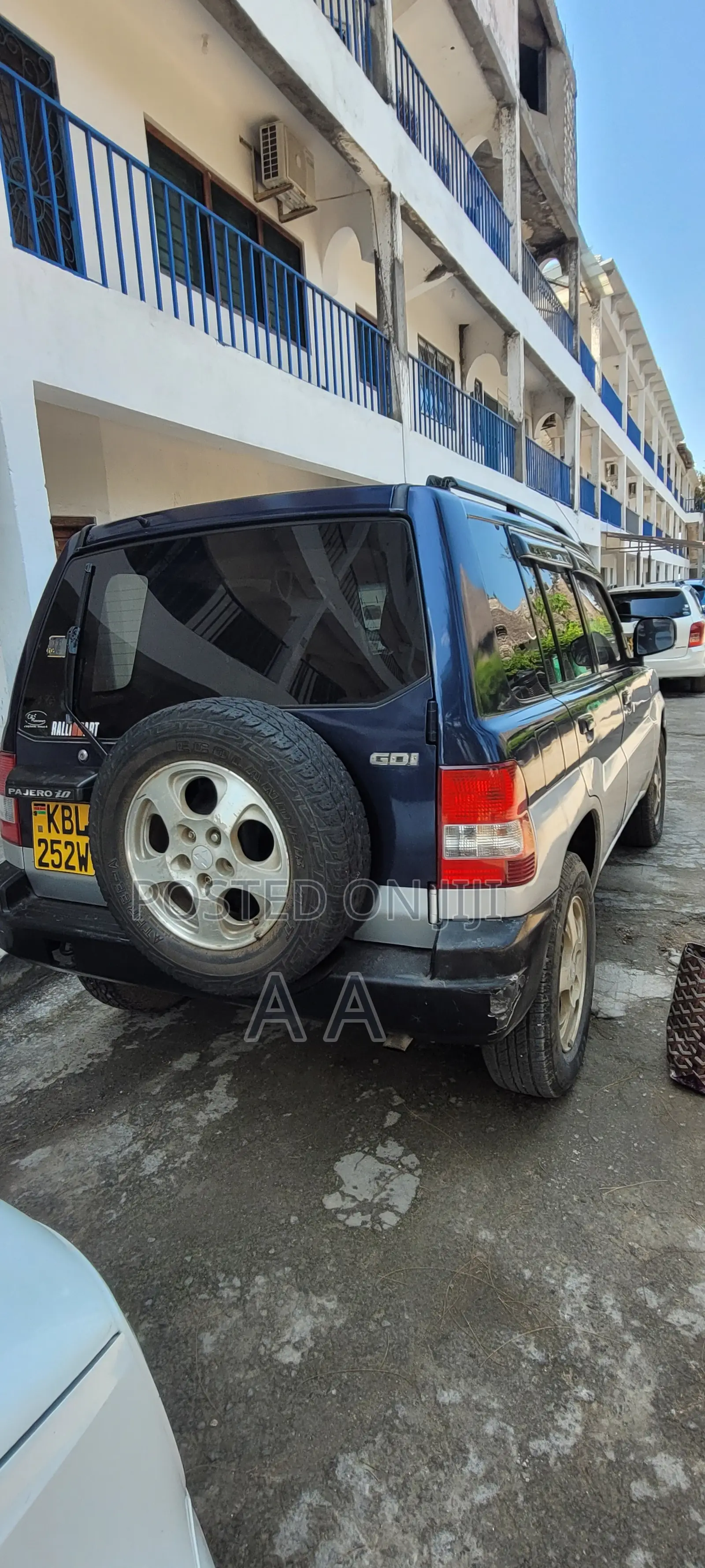 Mitsubishi Pajero 1999 Blue