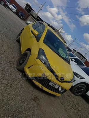 Toyota Vitz 2011 Yellow