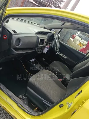 Toyota Vitz 2011 Yellow
