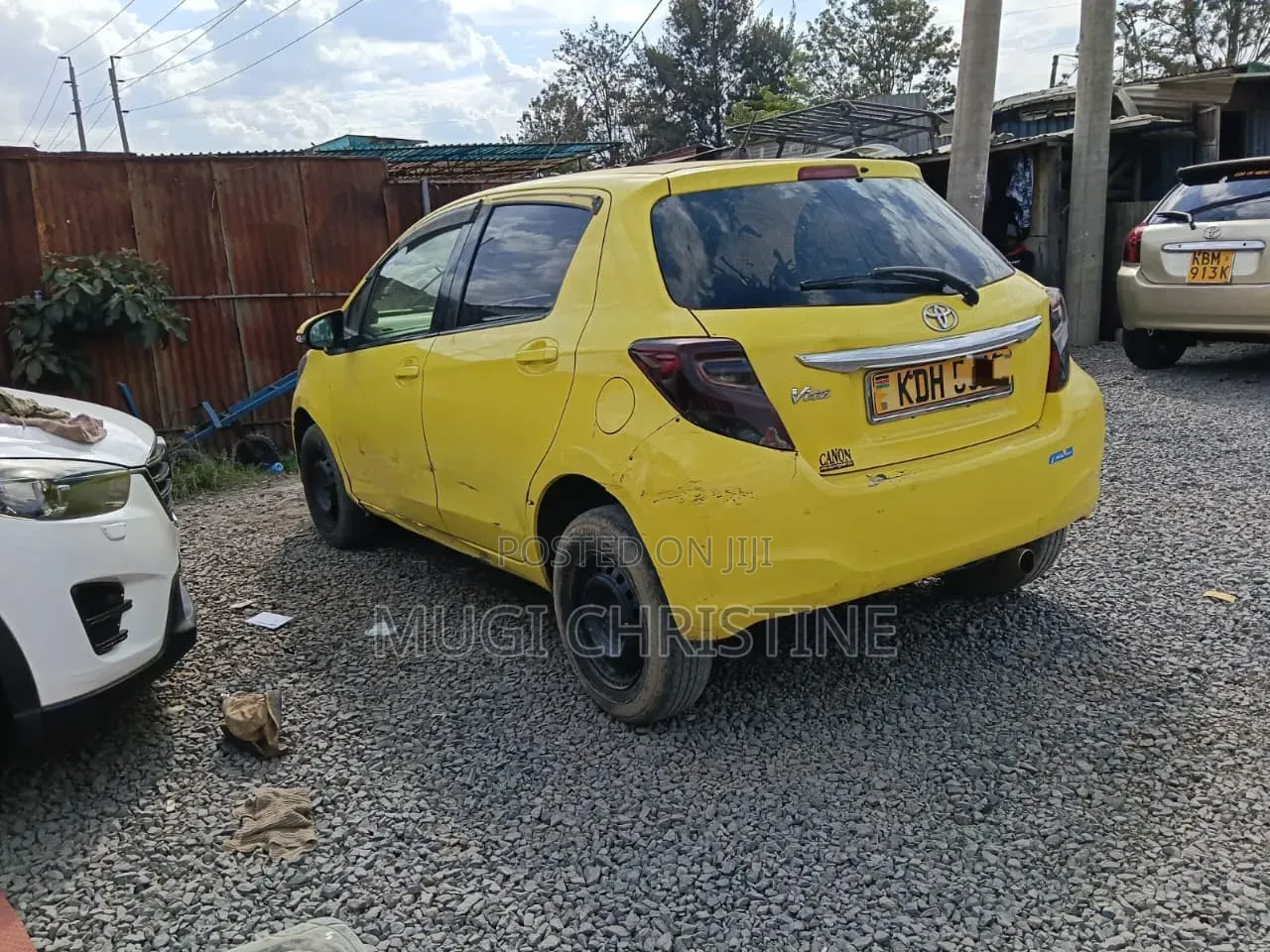 Toyota Vitz 2011 Yellow