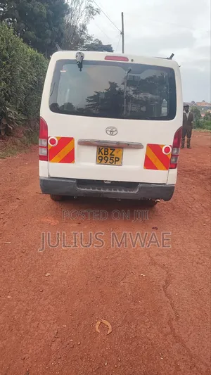 Toyota HiAce 2012 White