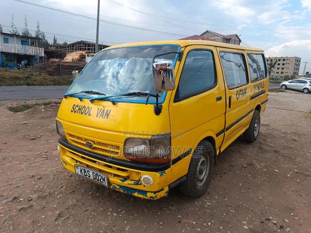 Toyota HiAce 2012 Yellow