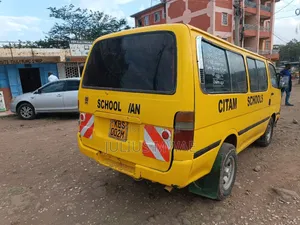 Toyota HiAce 2012 Yellow