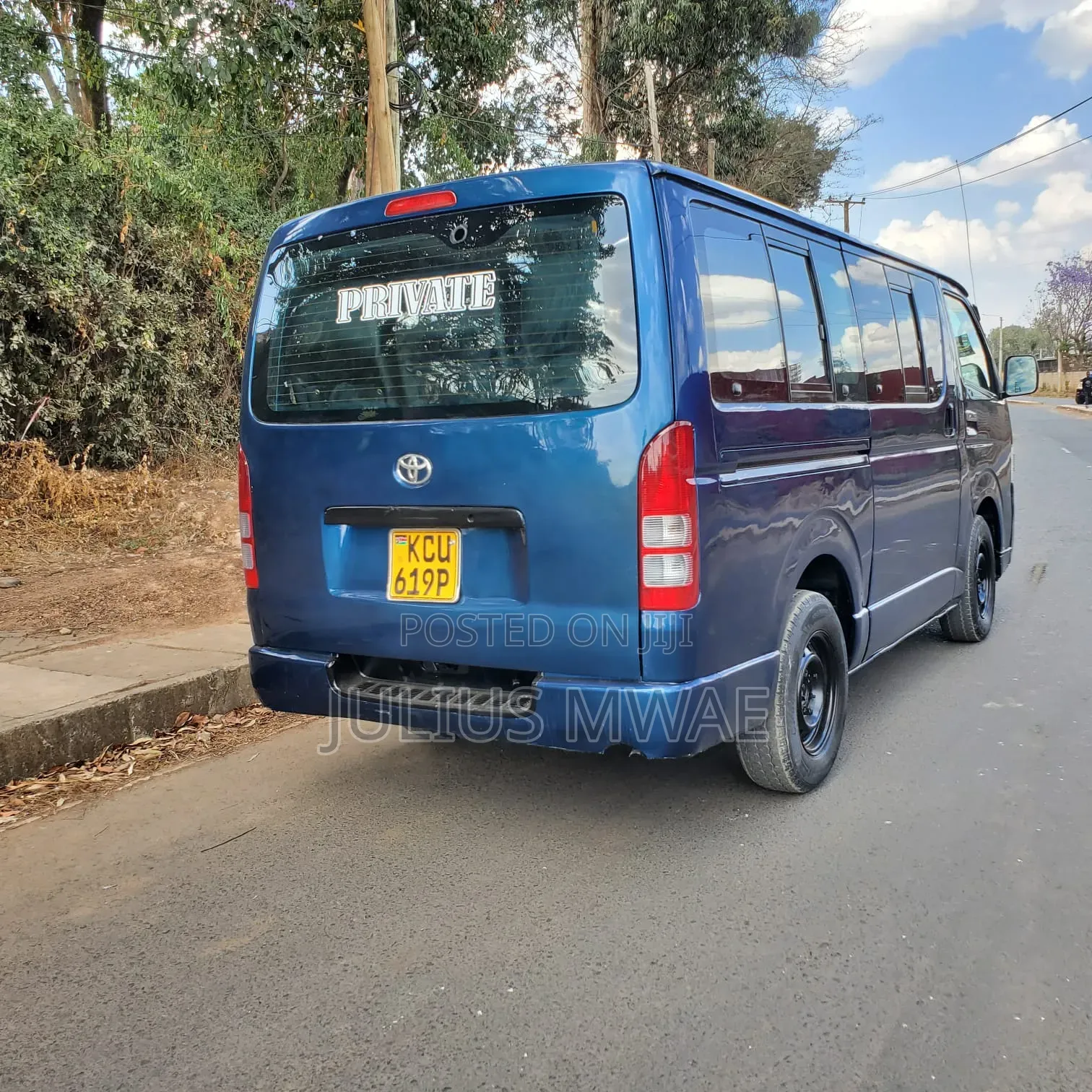 Toyota HiAce 2012 Blue