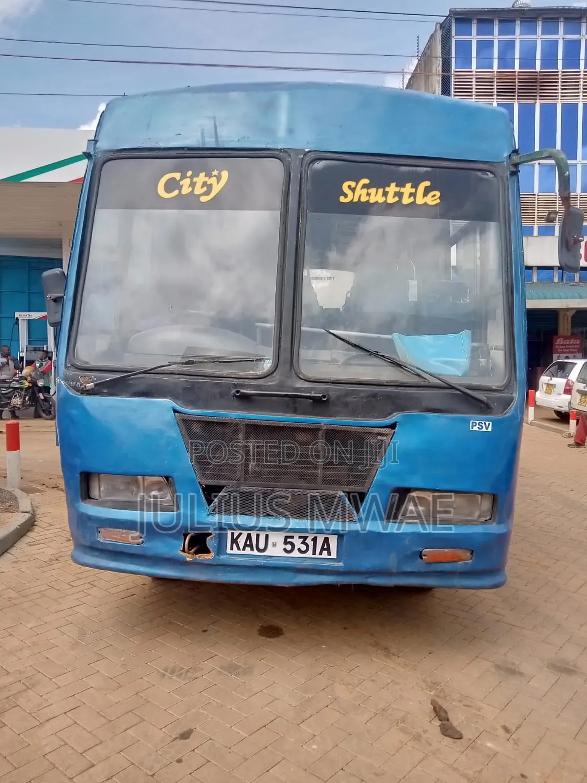 Isuzu FRR 2012 Blue