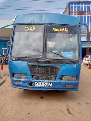 Isuzu FRR 2012 Blue