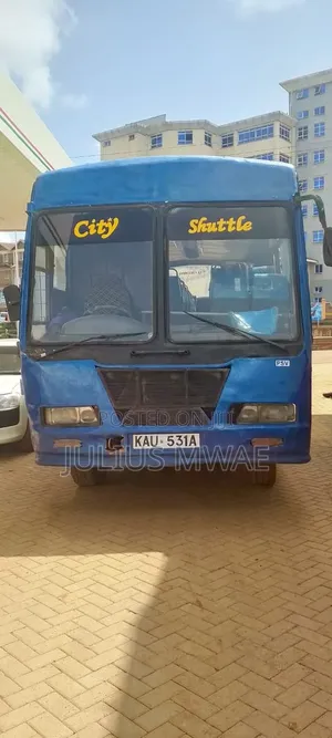 Isuzu FRR 2012 Blue