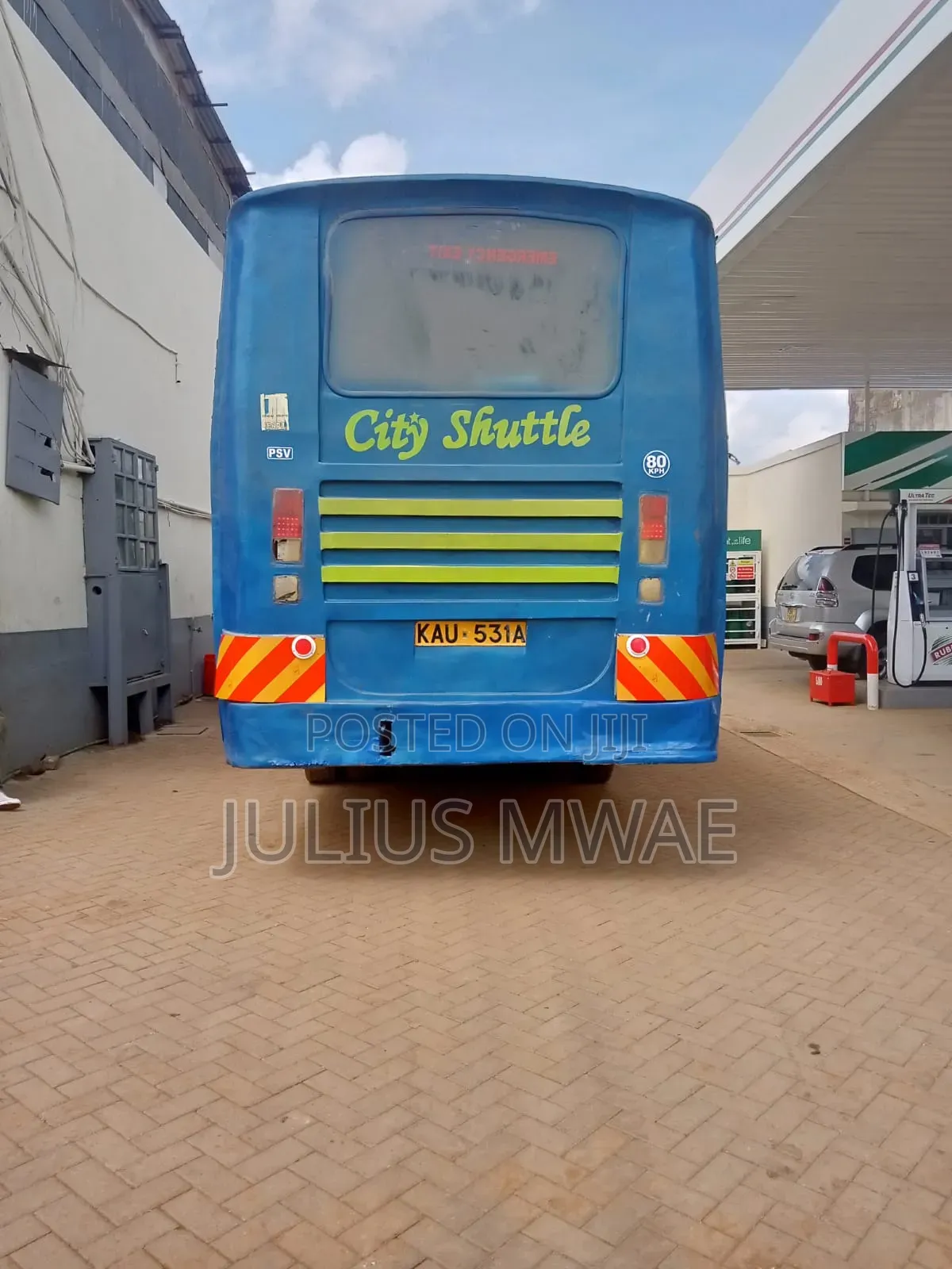 Isuzu FRR 2012 Blue
