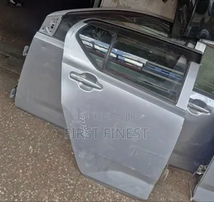 Daihatsu Mira Eis 2015 Doors