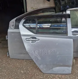 Daihatsu Mira Eis 2015 Doors