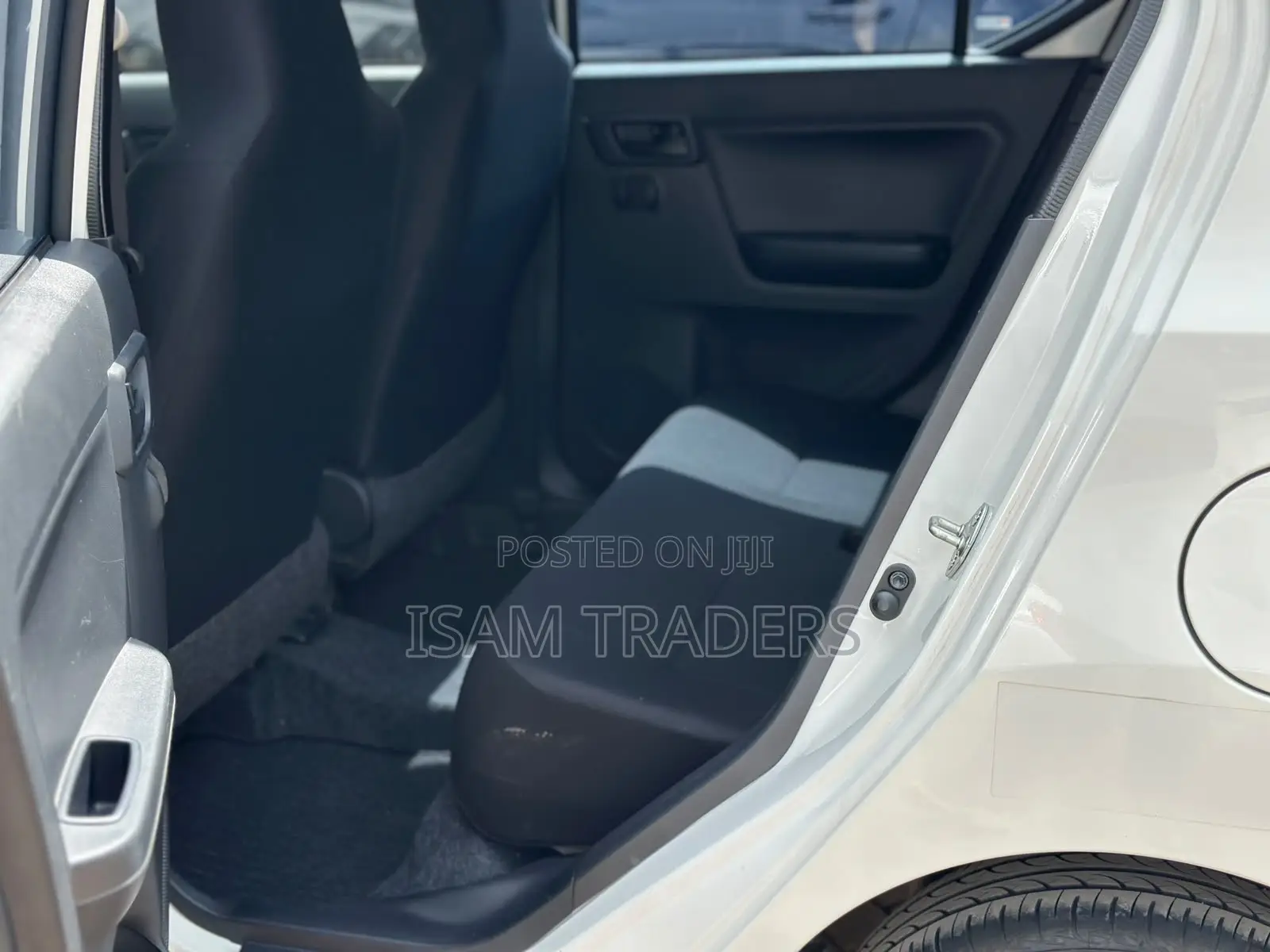 Daihatsu Mira 2019 Off white