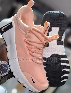Metco Sneakers
