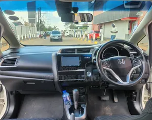 Honda Fit 2018 Off white