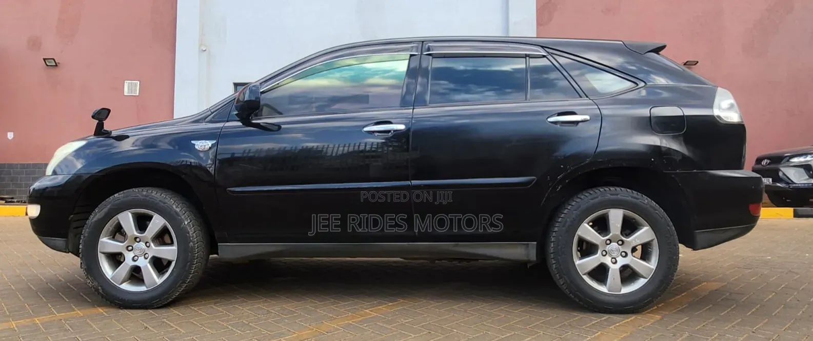 Toyota Harrier 2012
