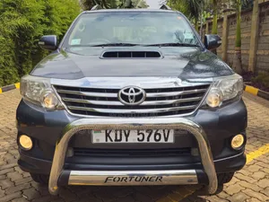Toyota Fortuner 2.5 D AWD 2013 Gray