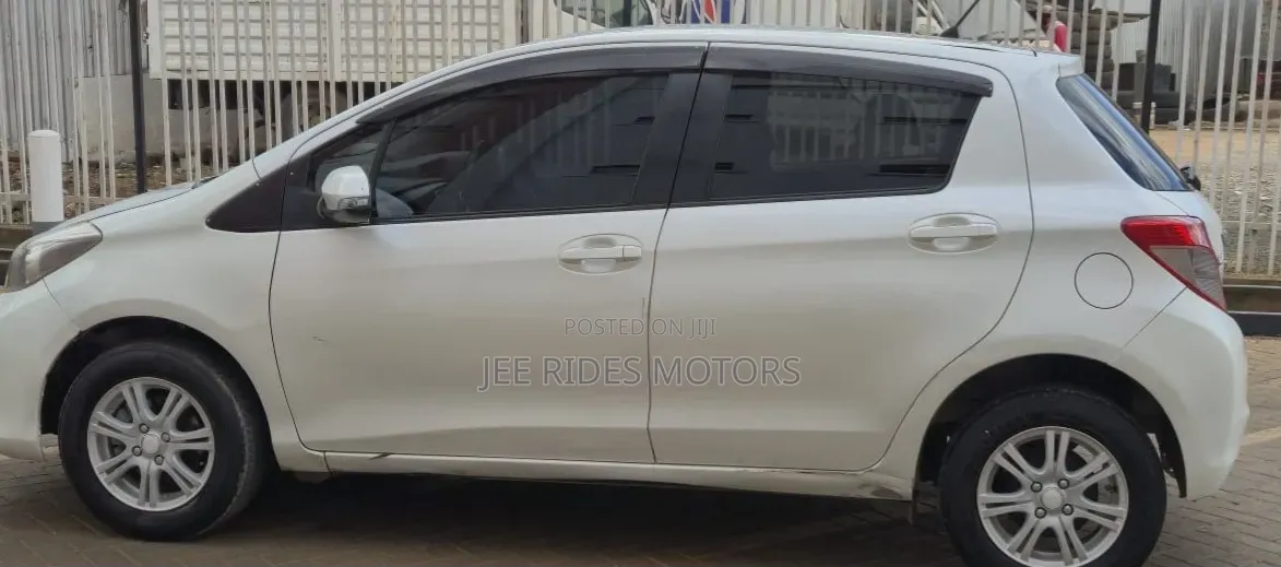 Toyota Vitz 2014 Ivory