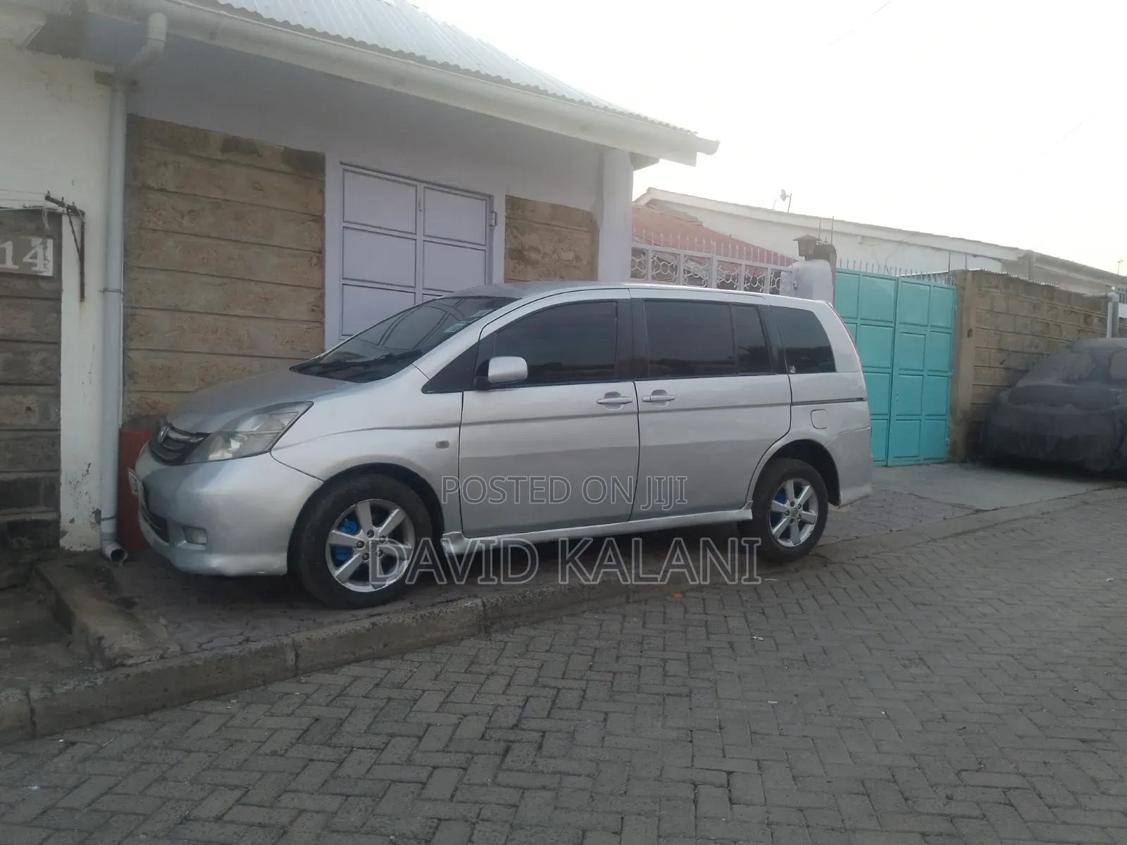 Toyota ISIS 2006 Silver