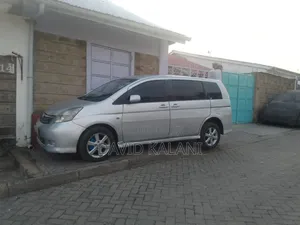 Toyota ISIS 2006 Silver