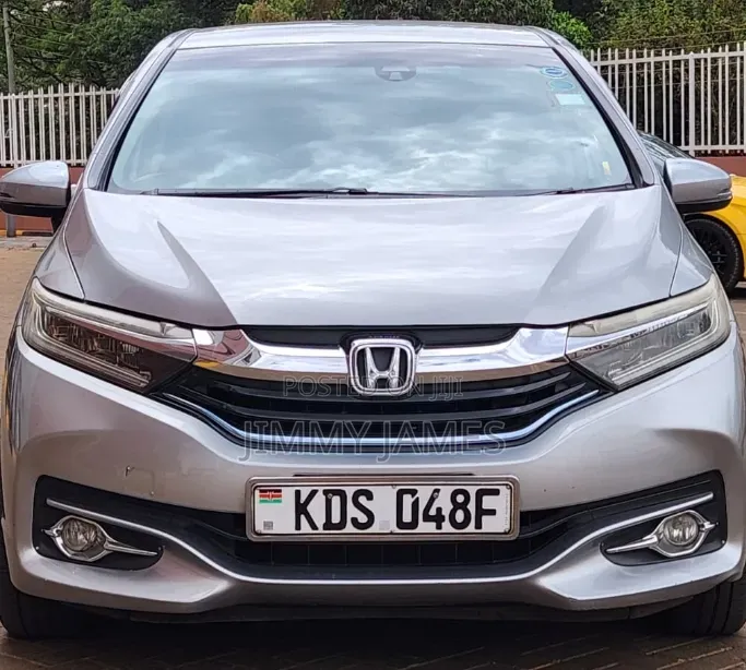 Honda Shuttle 1.5 Hybrid 2WD 2017 Silver