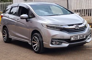 Honda Shuttle 1.5 Hybrid 2WD 2017 Silver
