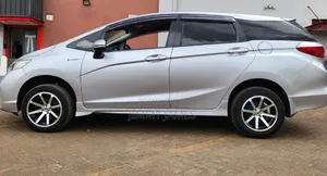 Honda Shuttle 1.5 Hybrid 2WD 2017 Silver