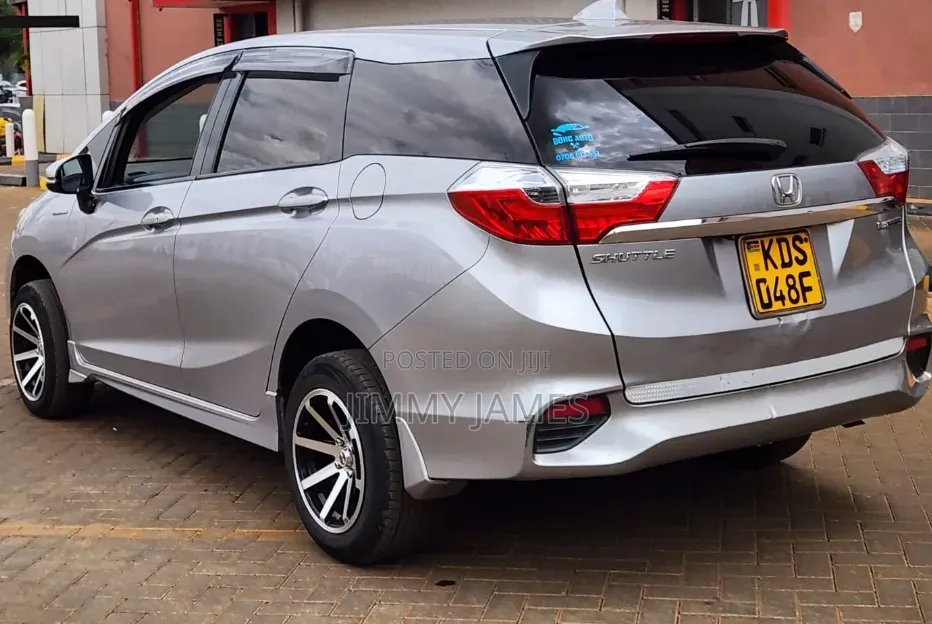 Honda Shuttle 1.5 Hybrid 2WD 2017 Silver
