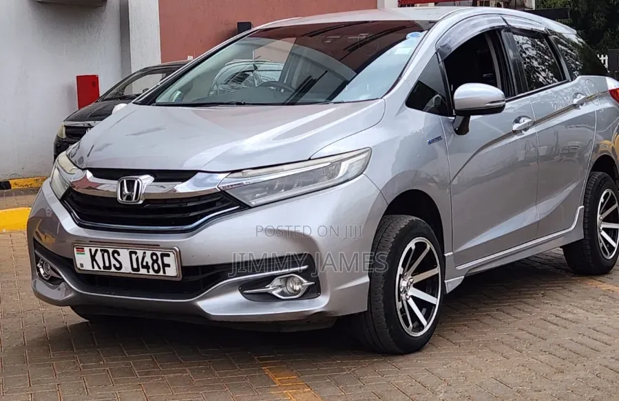 Honda Shuttle 1.5 Hybrid 2WD 2017 Silver