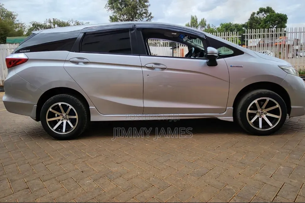 Honda Shuttle 1.5 Hybrid 2WD 2017 Silver