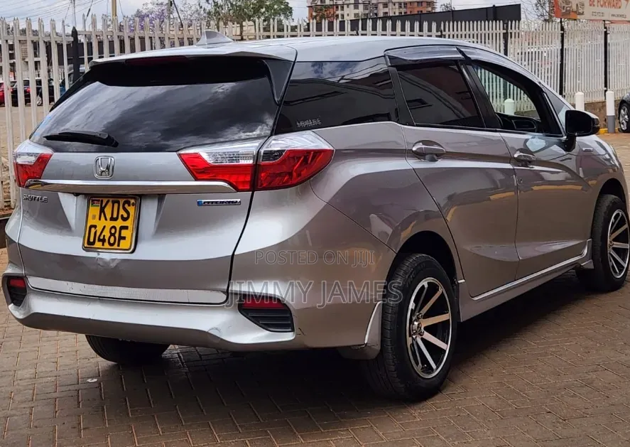 Honda Shuttle 1.5 Hybrid 2WD 2017 Silver